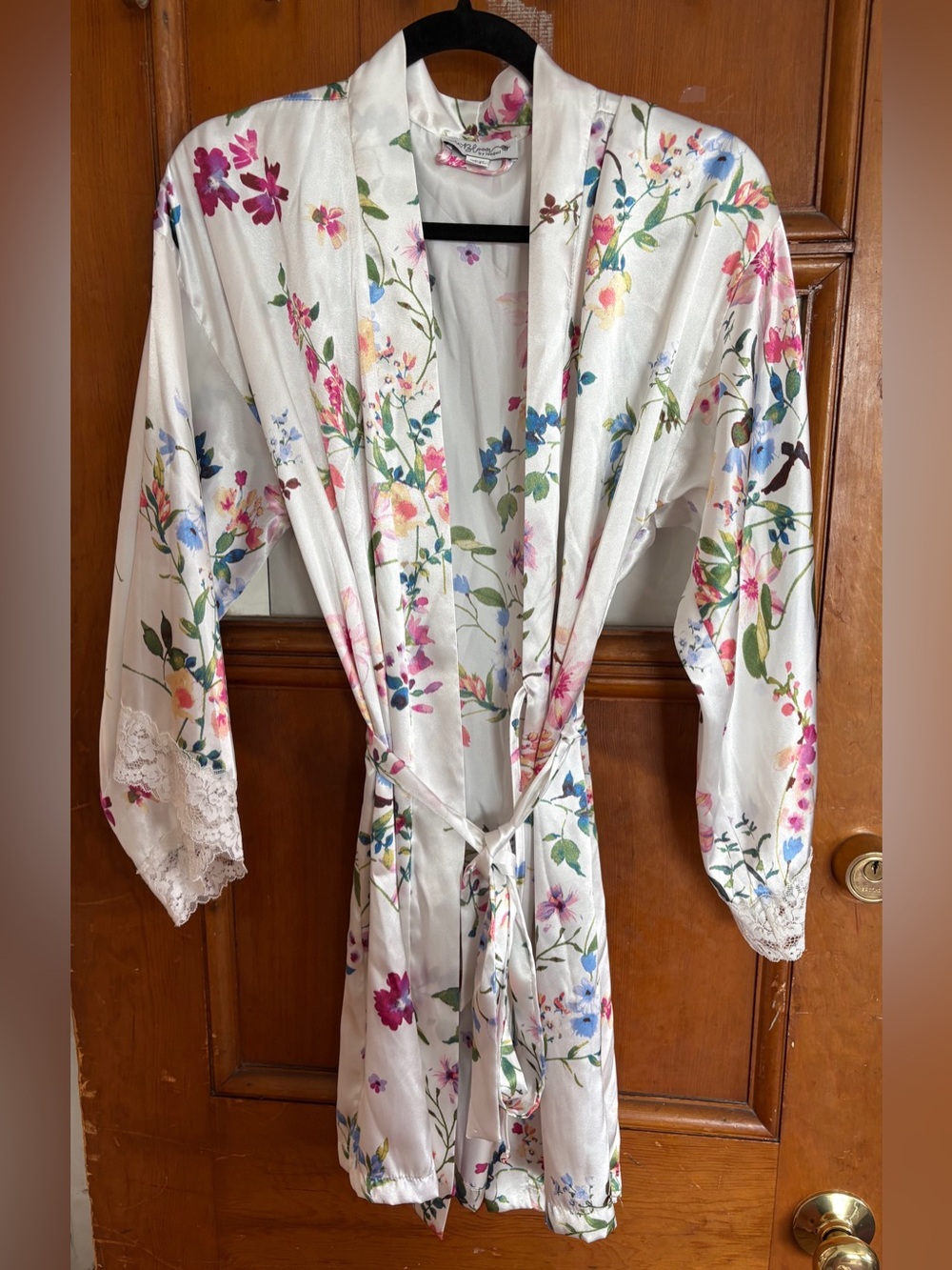 In Bloom by Jonquil Floral Satin Kimono Robe Lace Trim White Pink XS/S